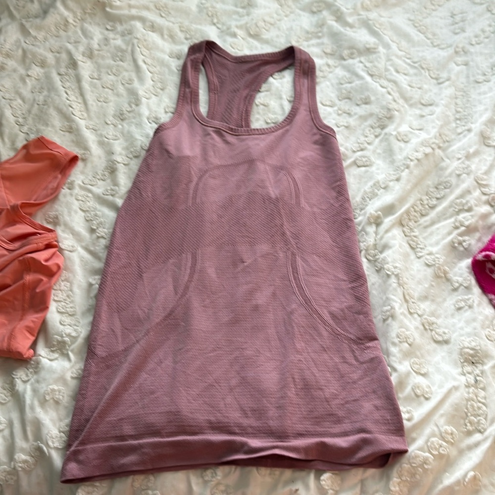 Lululemon tank top size 6 fits tight